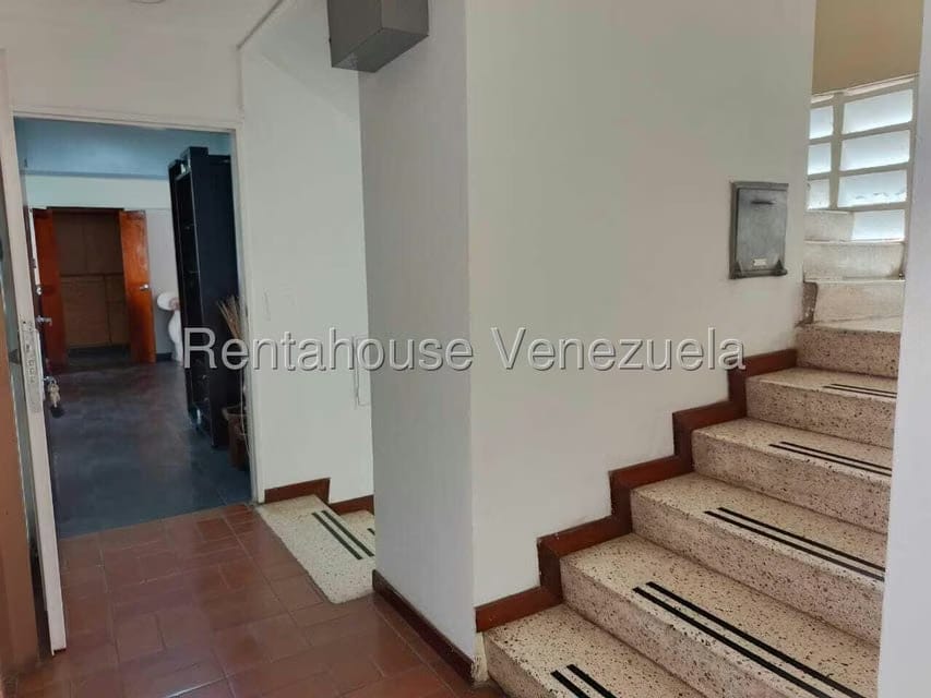Apartamento (1 Nivel) en Alquiler en Colinas de Bello Monte, Distrito Metropolitano - 36