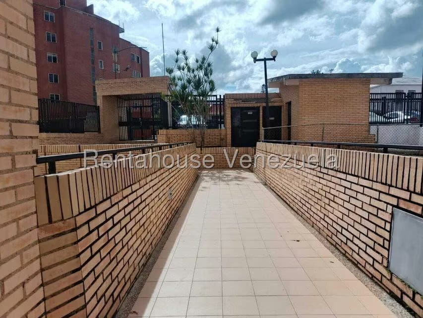 Apartamento (1 Nivel) en Alquiler en Colinas de Bello Monte, Distrito Metropolitano - 38
