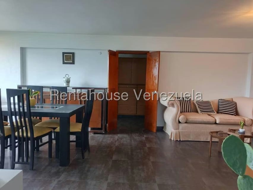 Apartamento (1 Nivel) en Alquiler en Colinas de Bello Monte, Distrito Metropolitano - 9