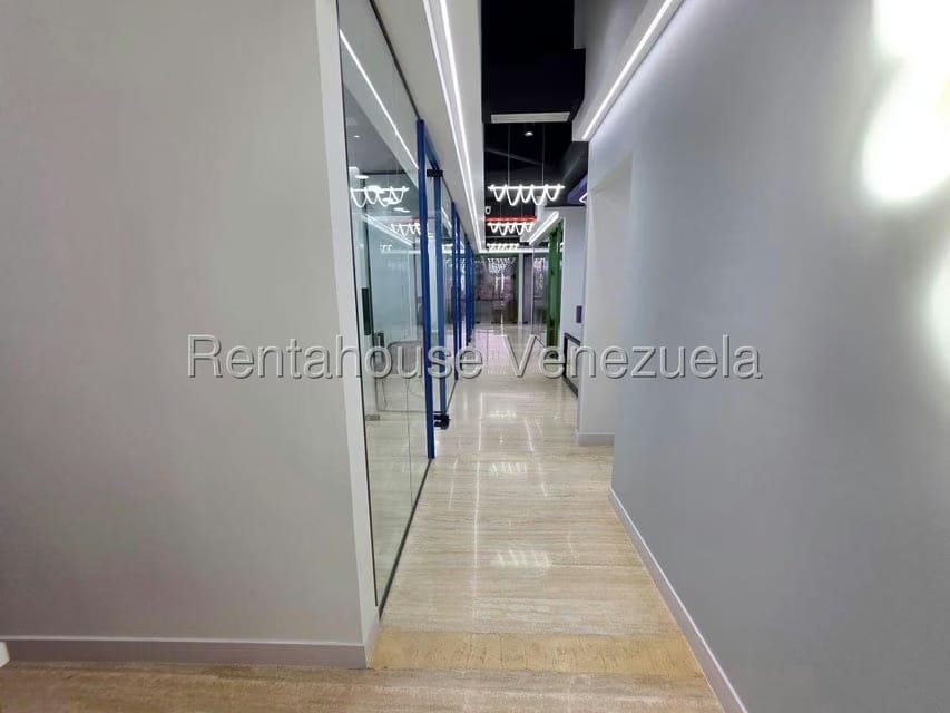 Comercial (Local Comercial) en Alquiler en Prados del Este, Distrito Metropolitano - 3