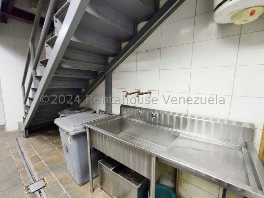 Comercial (Local Comercial) en Alquiler en Parroquia Juan de Villegas, Lara - 12