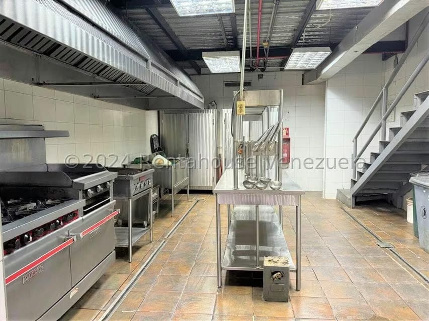 Comercial (Local Comercial) en Alquiler en Parroquia Juan de Villegas, Lara - 8