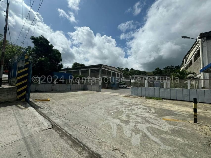 Comercial (Galpon - Deposito) en Venta en Guatire, Miranda - 2