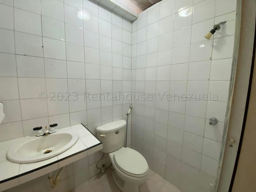 Casa (1 Nivel) en Venta en La Rosaleda, Miranda - 26