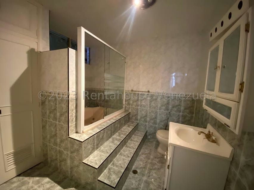 Casa (1 Nivel) en Venta en La Rosaleda, Miranda - 29