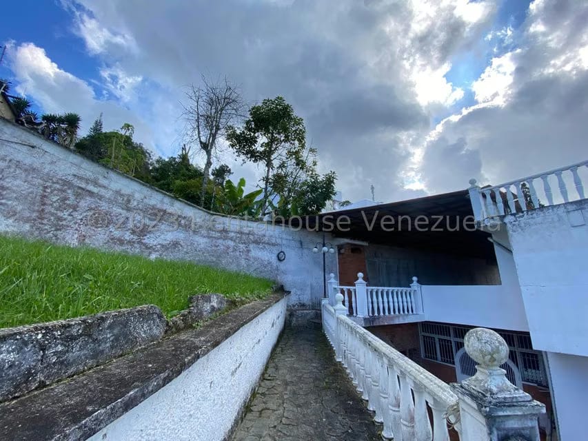 Casa (1 Nivel) en Venta en La Rosaleda, Miranda - 35