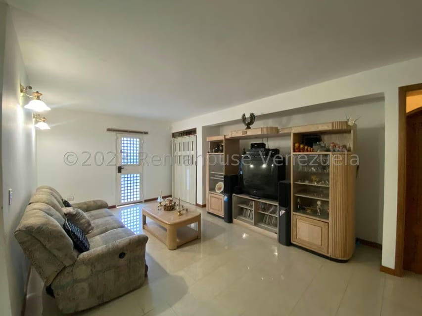 Casa (1 Nivel) en Venta en La Rosaleda, Miranda - 38