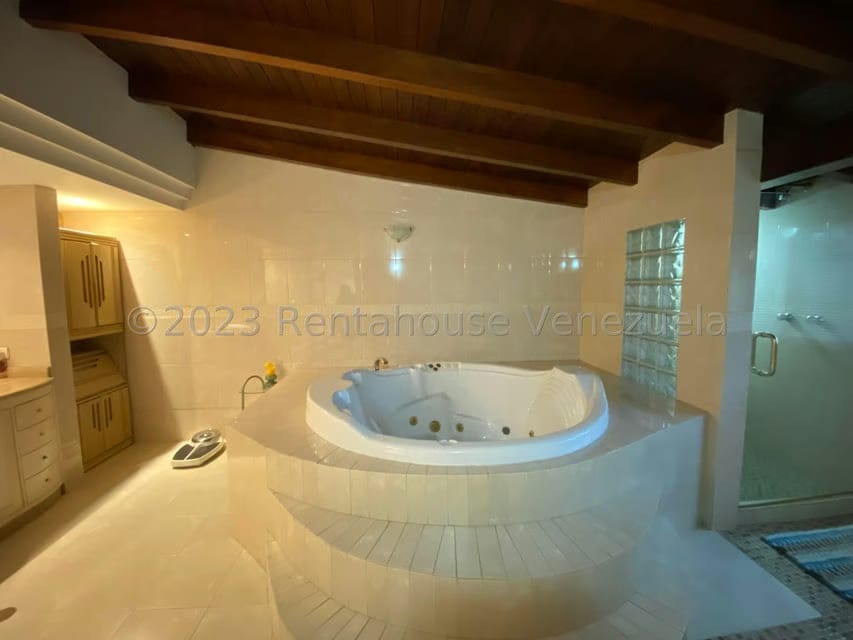 Casa (1 Nivel) en Venta en La Rosaleda, Miranda - 52