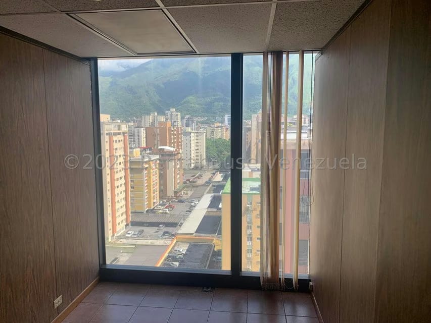 Comercial (Oficina) en Alquiler en La Urbina, Distrito Metropolitano - 3