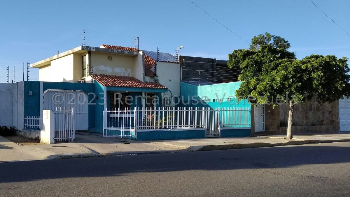 23-21911 Venta de Casa comercial en Rosal Sur ..KB