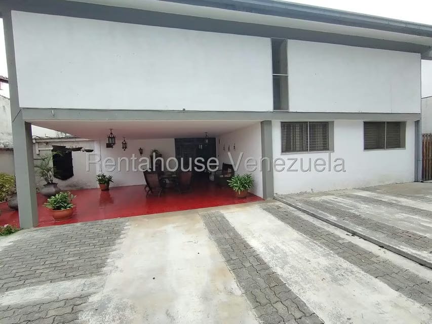 Casa (Multipes Niveles) en Venta en Prados del Este, Distrito Metropolitano - 2