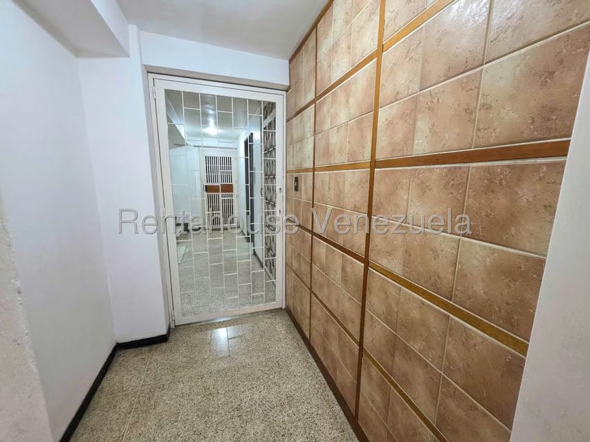Apartamento (1 Nivel) en Alquiler en El Cafetal, Distrito Metropolitano - 2