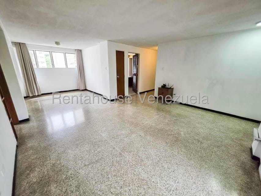 Apartamento (1 Nivel) en Alquiler en El Cafetal, Distrito Metropolitano - 13