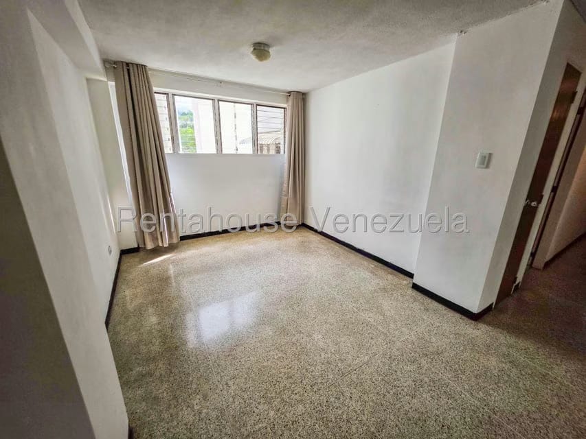 Apartamento (1 Nivel) en Alquiler en El Cafetal, Distrito Metropolitano - 14