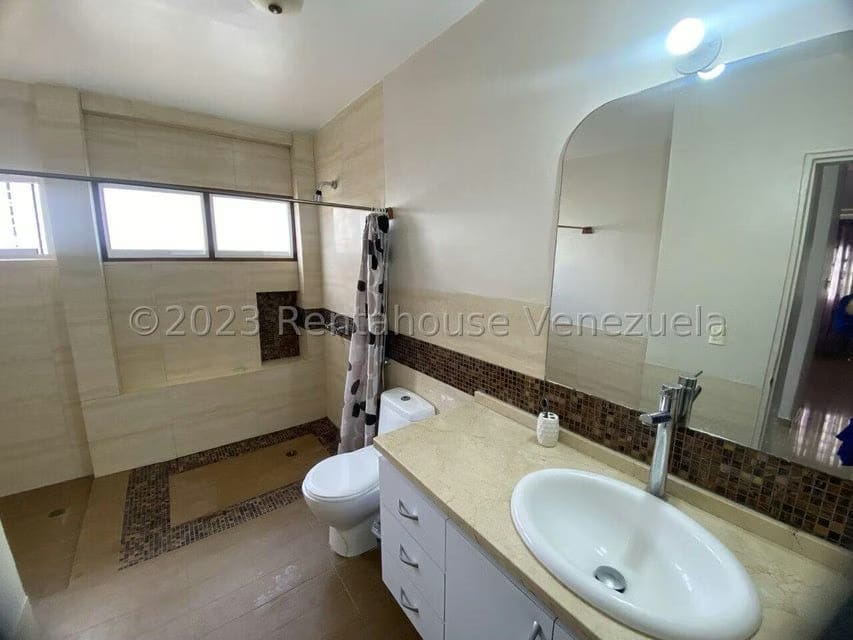 Apartamento (1 Nivel) en Alquiler en Colinas de Los Ruices, Distrito Metropolitano - 50