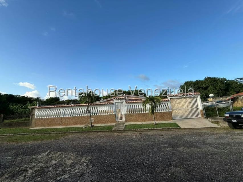 Casa (1 Nivel) en Venta en Club Campestre El Paraiso, Miranda - 4