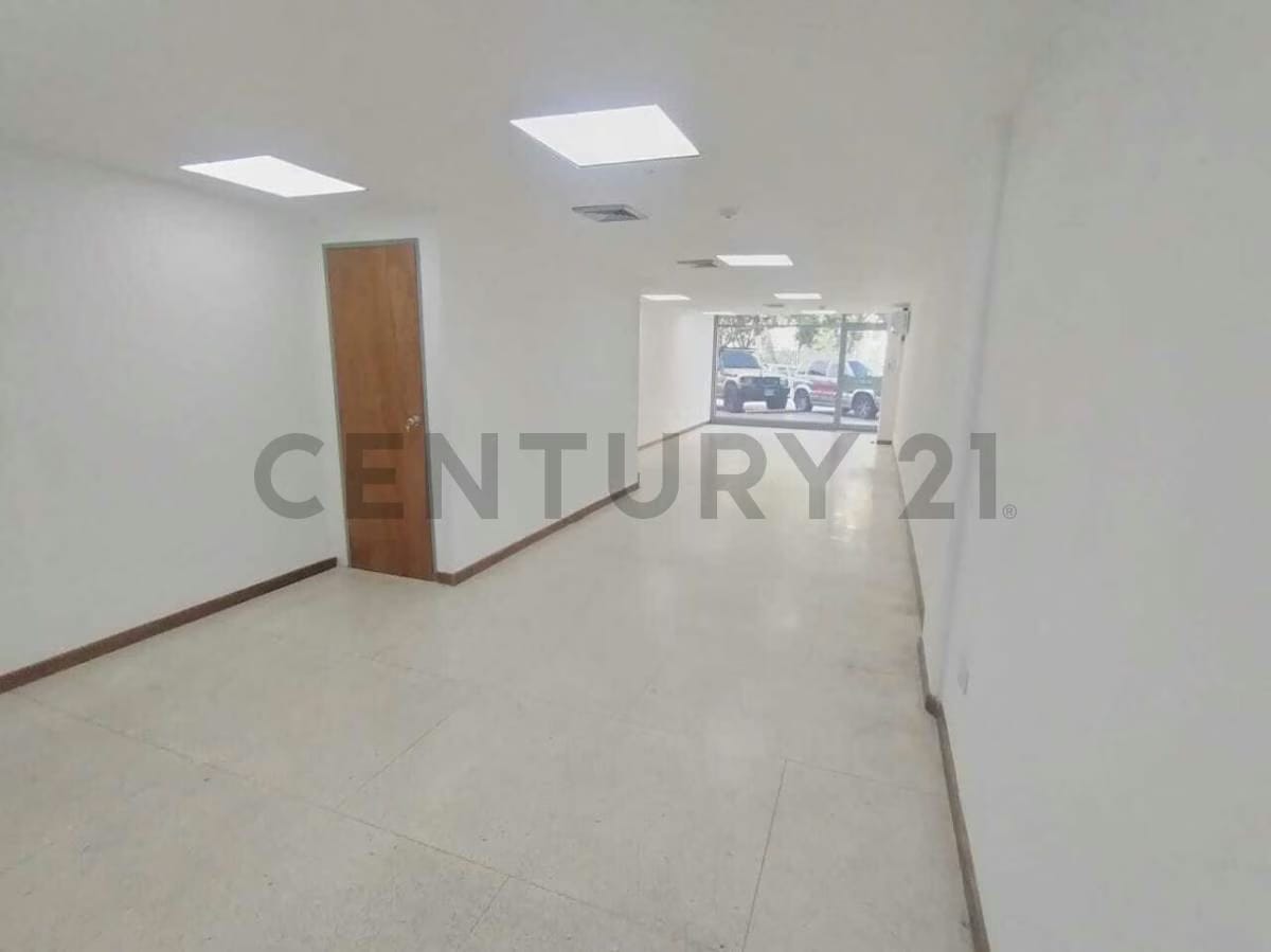 Local de 70 m2 en C. C. Chacaito: Ubicación Estratégica en PB-Capacidad de Carga - 4