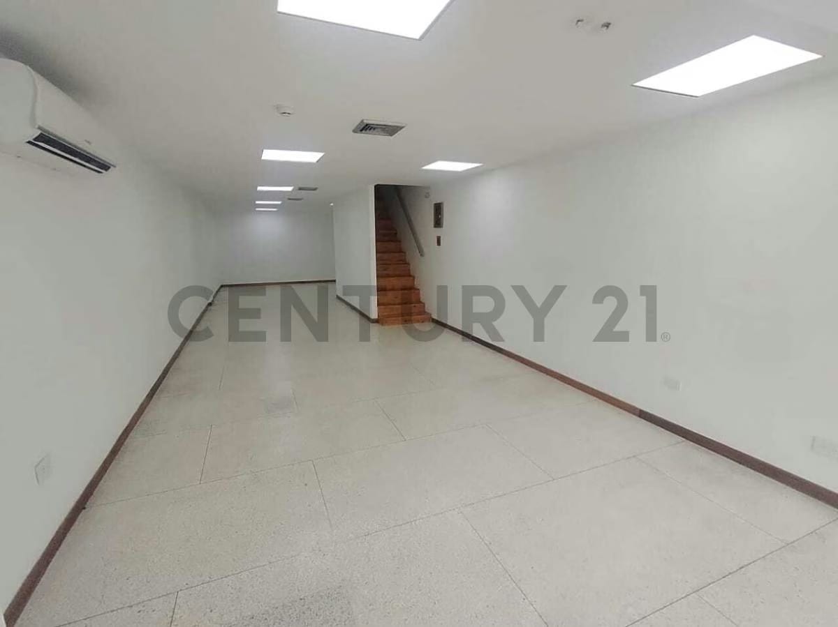 Local de 70 m2 en C. C. Chacaito: Ubicación Estratégica en PB-Capacidad de Carga - 5