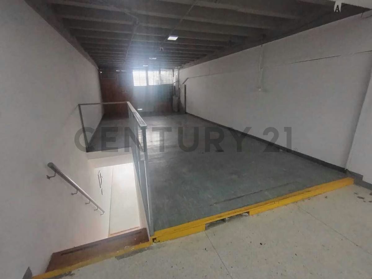 Local de 70 m2 en C. C. Chacaito: Ubicación Estratégica en PB-Capacidad de Carga - 8