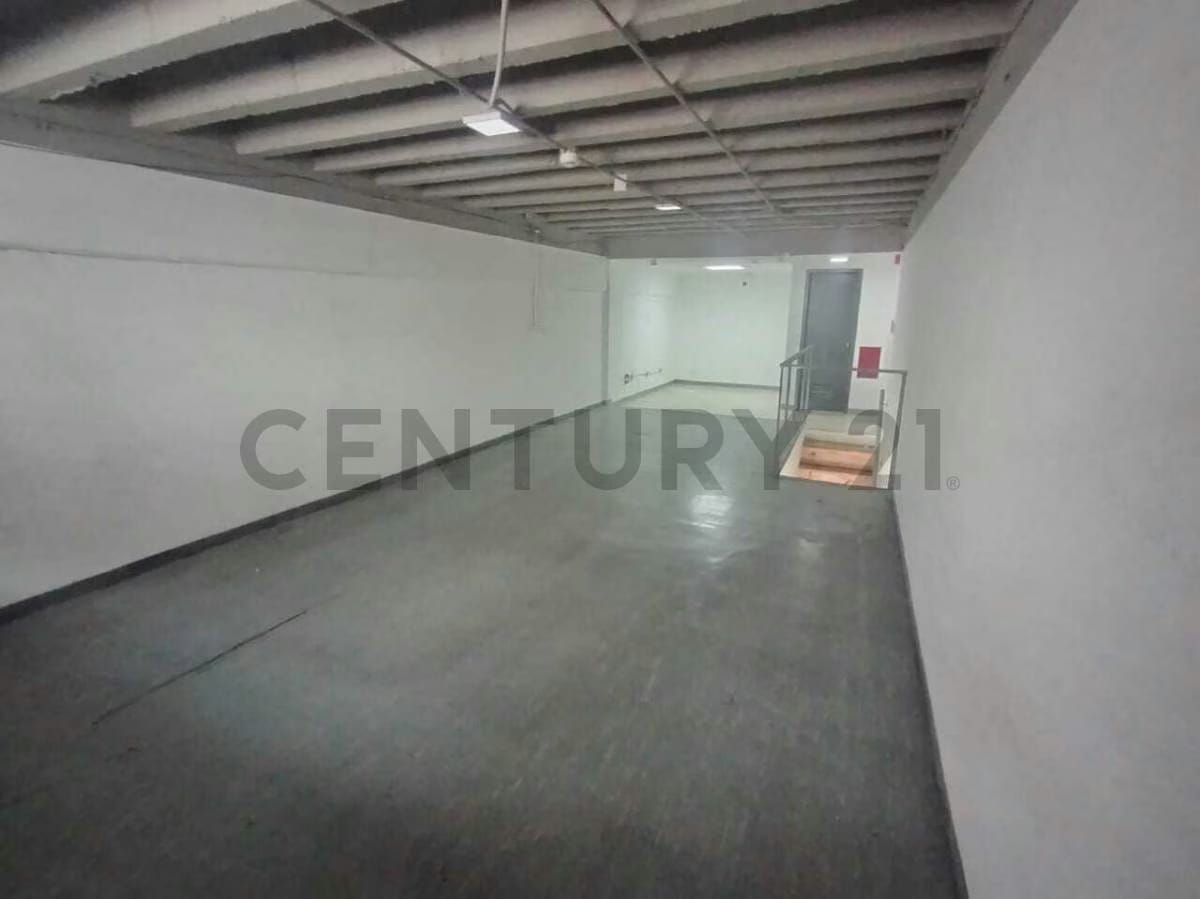 Local de 70 m2 en C. C. Chacaito: Ubicación Estratégica en PB-Capacidad de Carga - 10