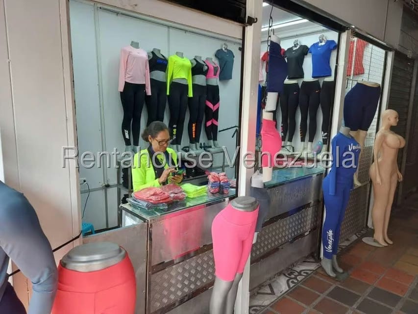 Comercial (Local Comercial) en Alquiler en Cementerio, Distrito Metropolitano - 4