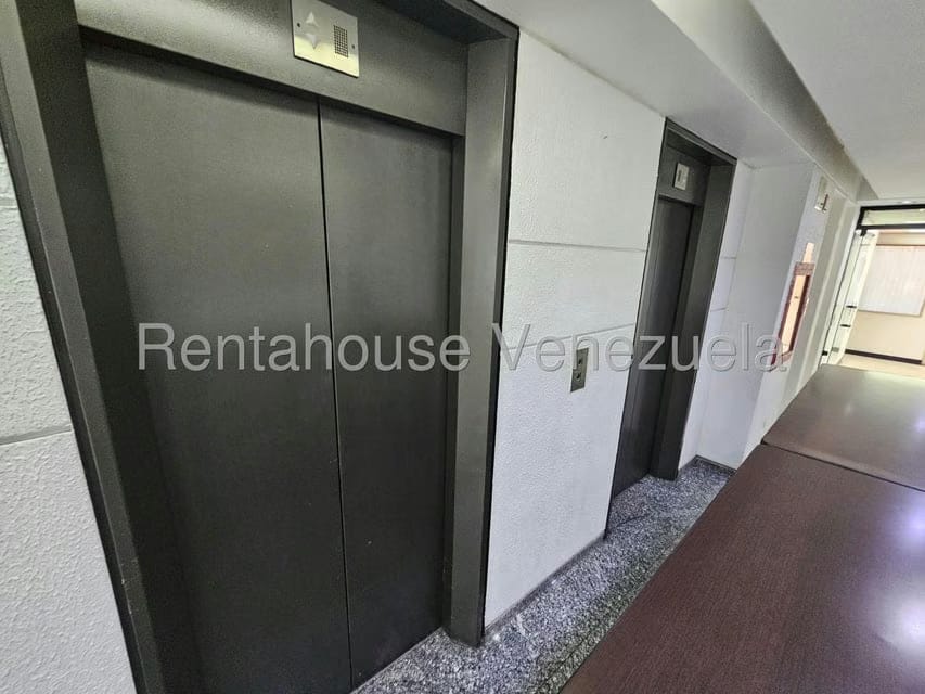 Comercial (Oficina) en Venta en Santa Eduvigis, Distrito Metropolitano - 23