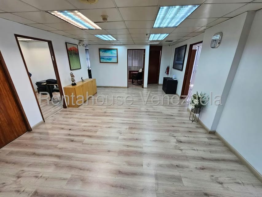 Comercial (Oficina) en Venta en Santa Eduvigis, Distrito Metropolitano - 7