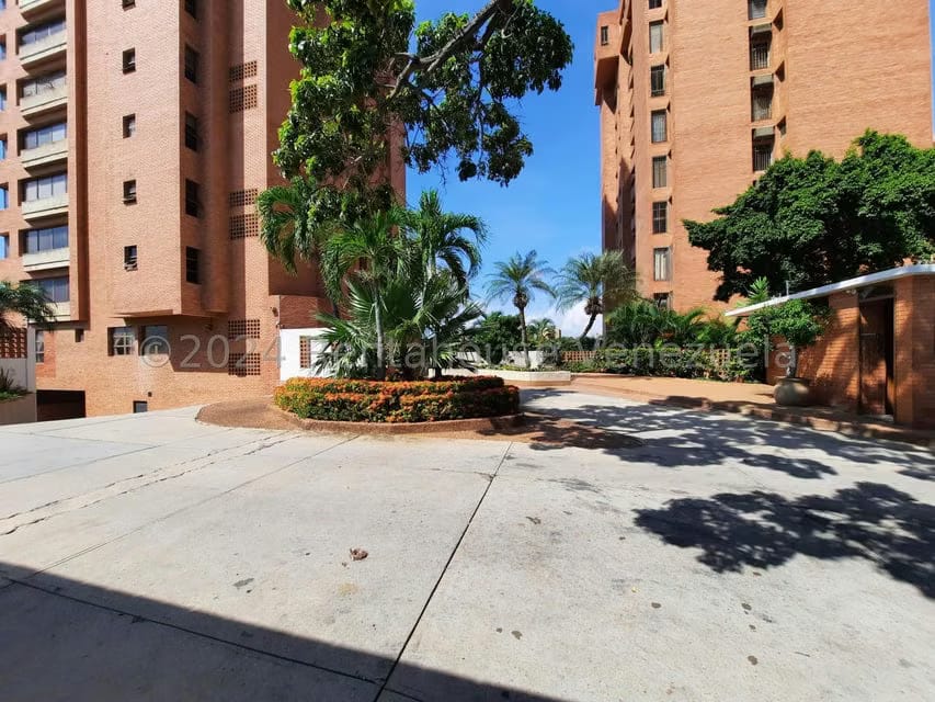 Apartamento (1 Nivel) en Venta en La Lago, Zulia - 2