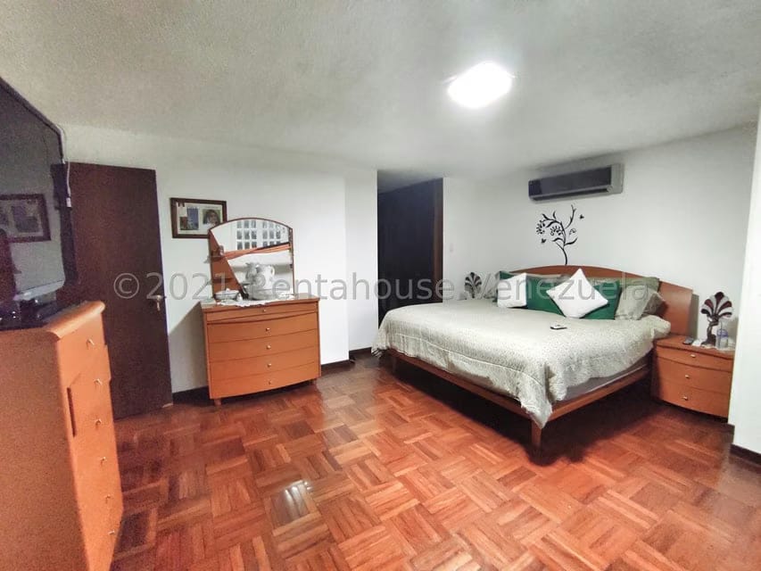 Casa (Duplex) en Venta en Santa Paula, Distrito Metropolitano - 16