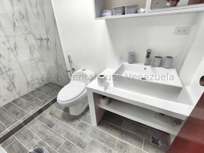 Casa (Duplex) en Venta en Santa Paula, Distrito Metropolitano - 23