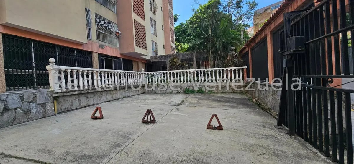 Comercial (Local Comercial) en Alquiler en Palo Verde, Distrito Metropolitano - 2