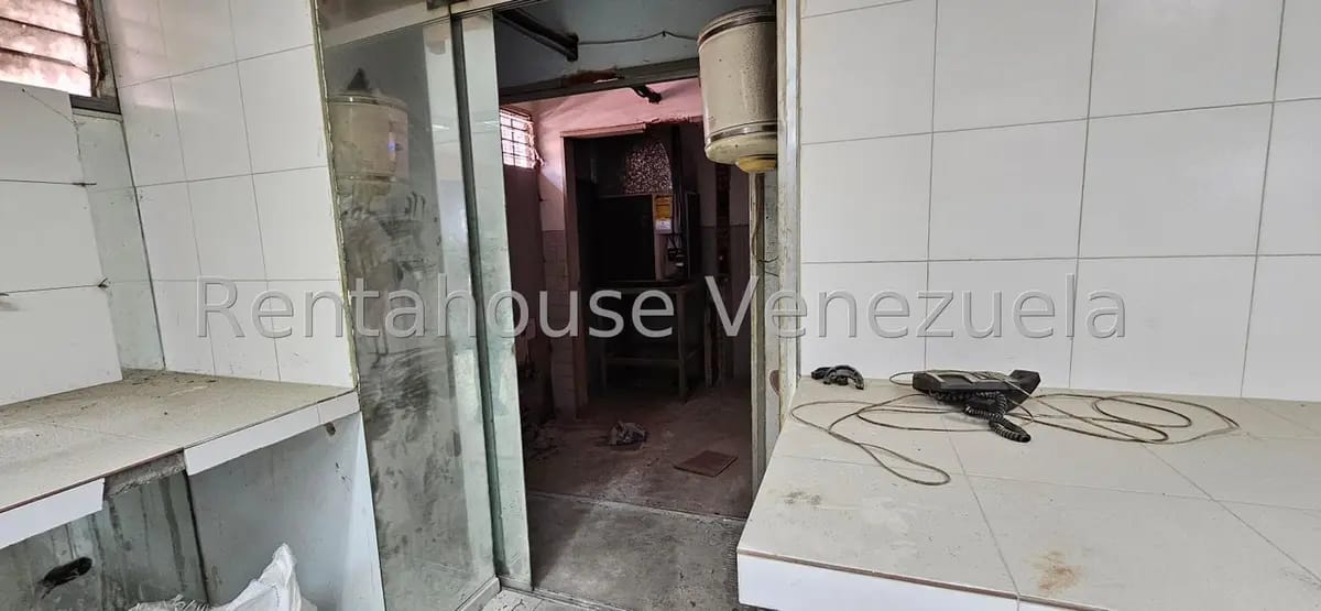 Comercial (Local Comercial) en Alquiler en Palo Verde, Distrito Metropolitano - 12