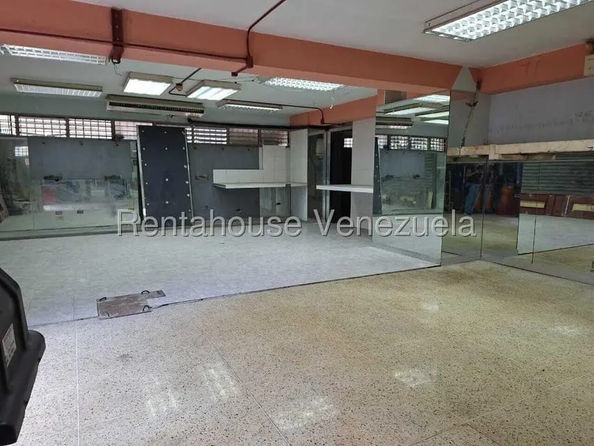 Comercial (Local Comercial) en Alquiler en Palo Verde, Distrito Metropolitano - 9