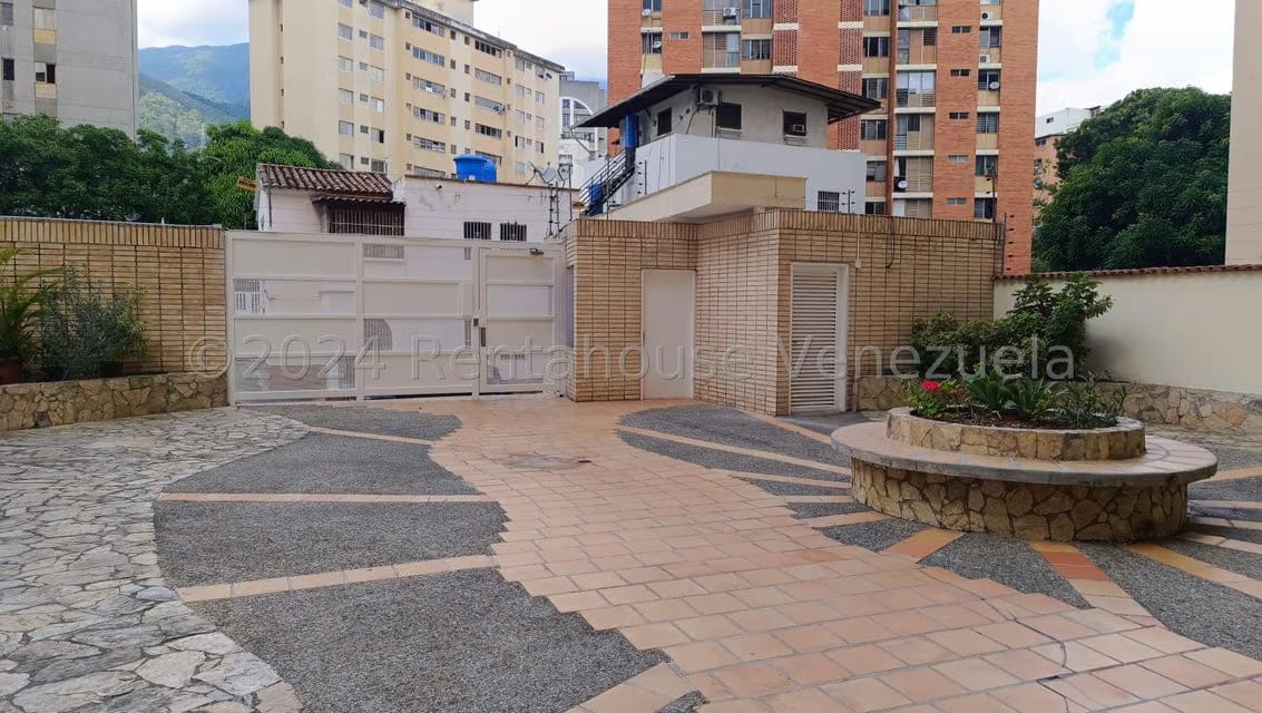 Apartamento (Multiples Niveles) en Venta en Las Palmas, Distrito Metropolitano - 2