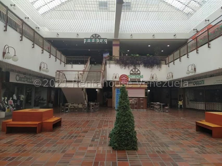 Comercial (Local Comercial) en Venta en Prados del Este, Distrito Metropolitano - 2