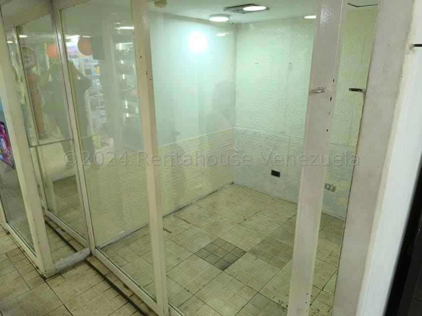 Comercial (Local Comercial) en Alquiler en Parroquia La Candelaria, Distrito Metropolitano - 2