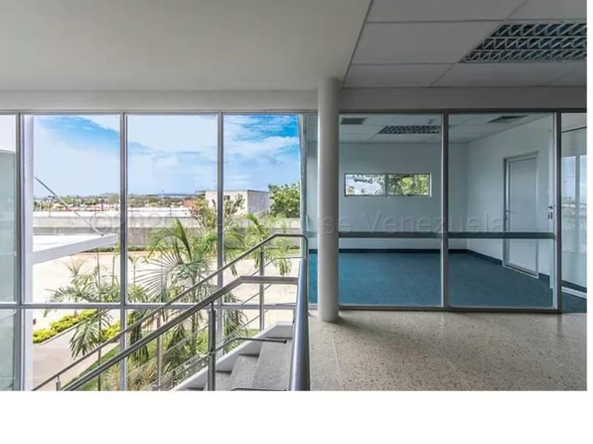 Comercial (Edificio) en Venta en San Francisco, Zulia - 2