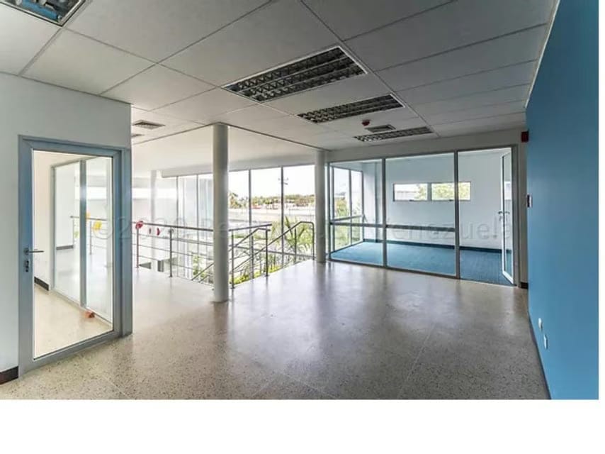 Comercial (Edificio) en Venta en San Francisco, Zulia - 3