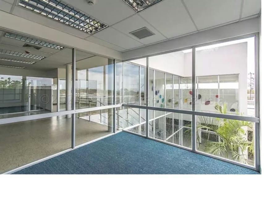 Comercial (Edificio) en Venta en San Francisco, Zulia - 5