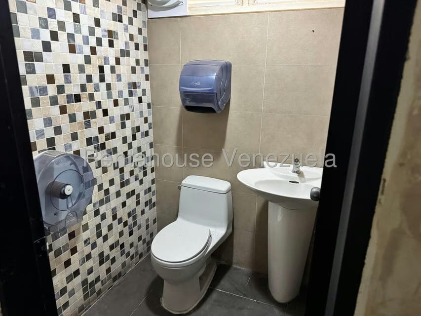 Comercial (Local Comercial) en Alquiler en Manzanares, Distrito Metropolitano - 9