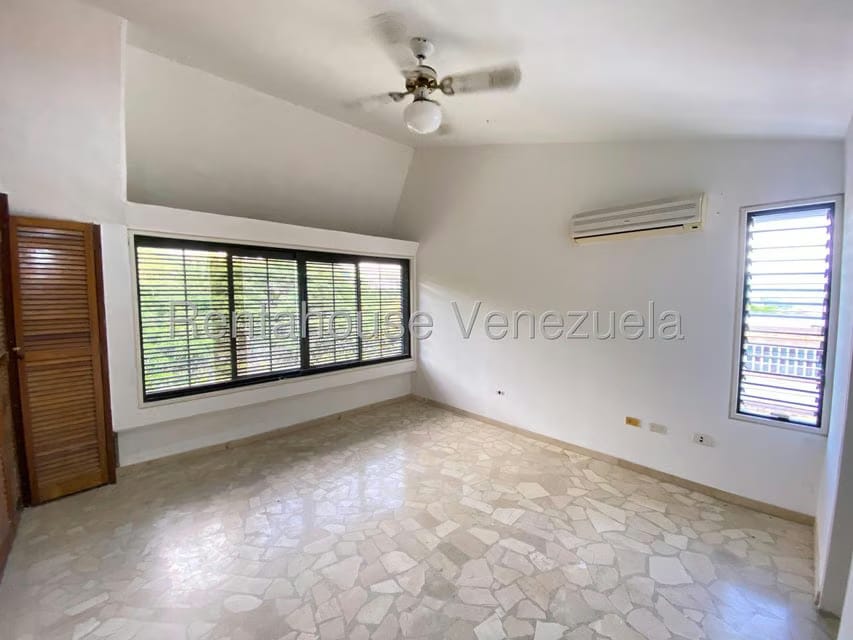 Casa (Duplex) en Venta en El Peñon, Distrito Metropolitano - 33