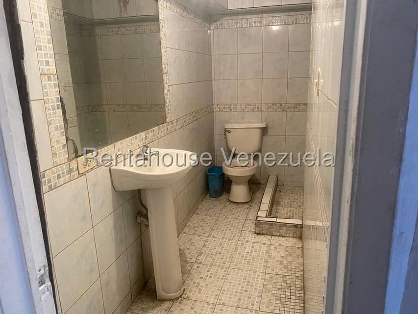 Comercial (Edificio) en Venta en Parroquia La Candelaria, Distrito Metropolitano - 9