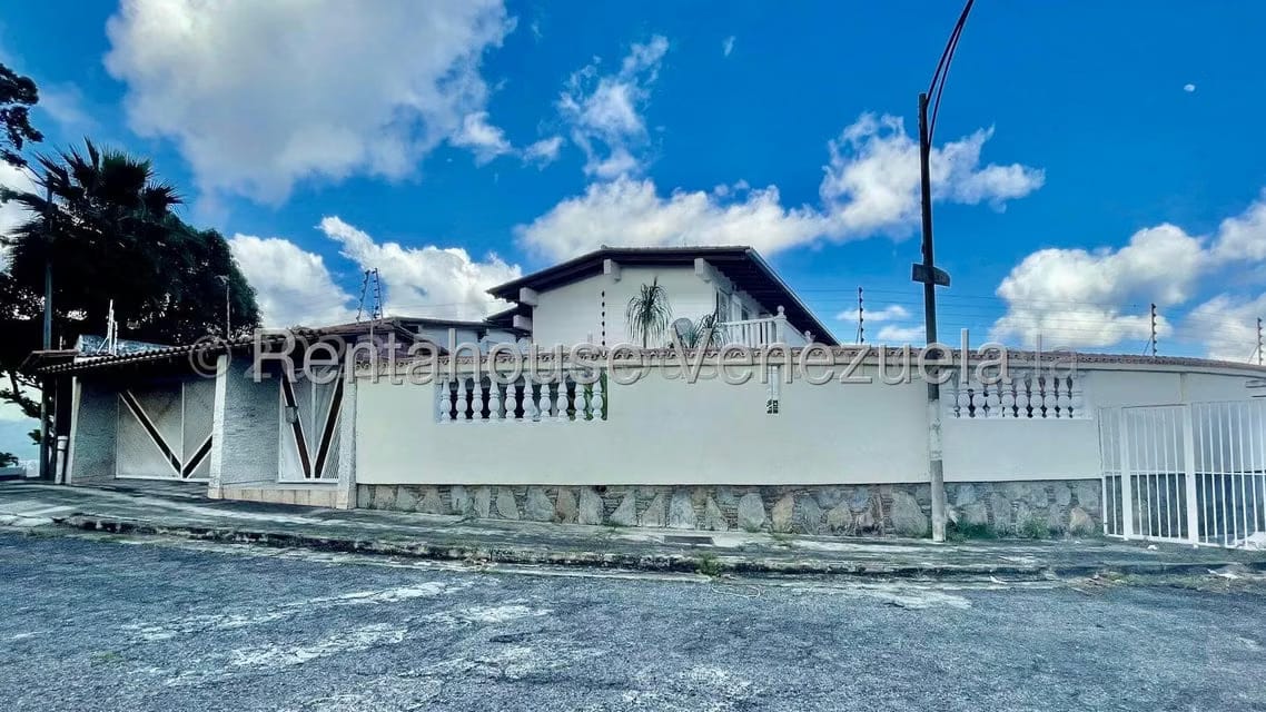 Casa (Multipes Niveles) en Venta en Santa Paula, Distrito Metropolitano - 2
