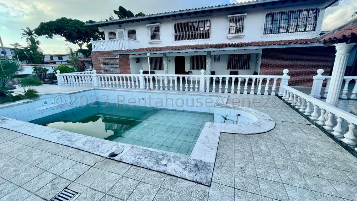 Casa (Multipes Niveles) en Venta en Santa Paula, Distrito Metropolitano - 13