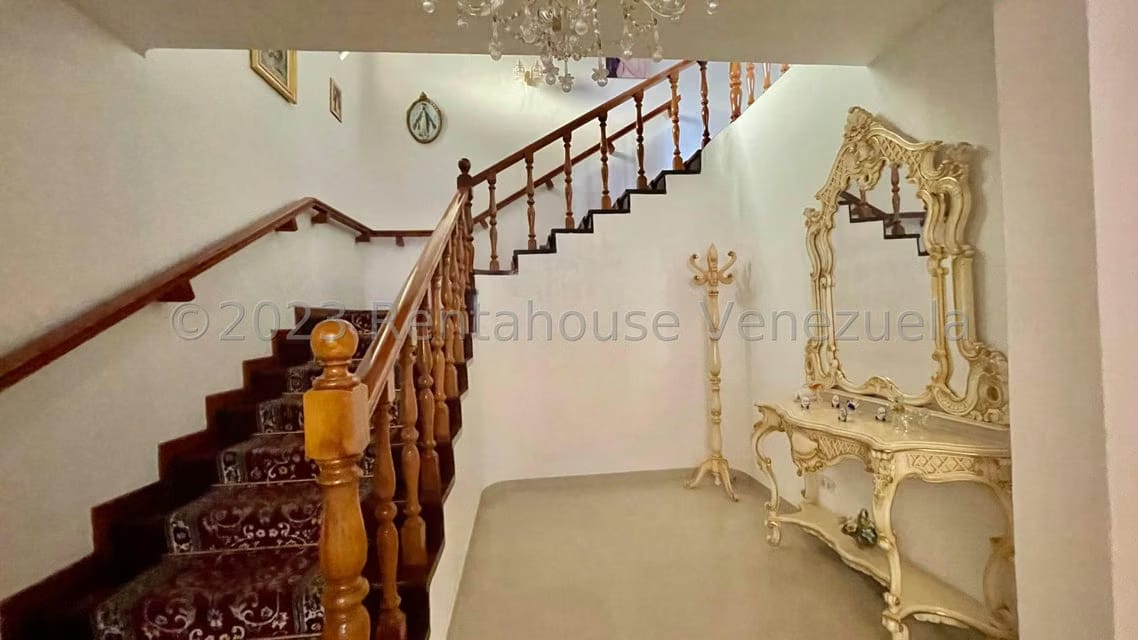 Casa (Multipes Niveles) en Venta en Santa Paula, Distrito Metropolitano - 25