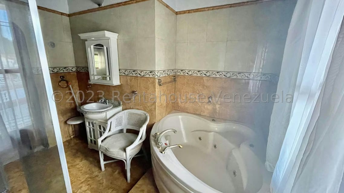 Casa (Multipes Niveles) en Venta en Santa Paula, Distrito Metropolitano - 31