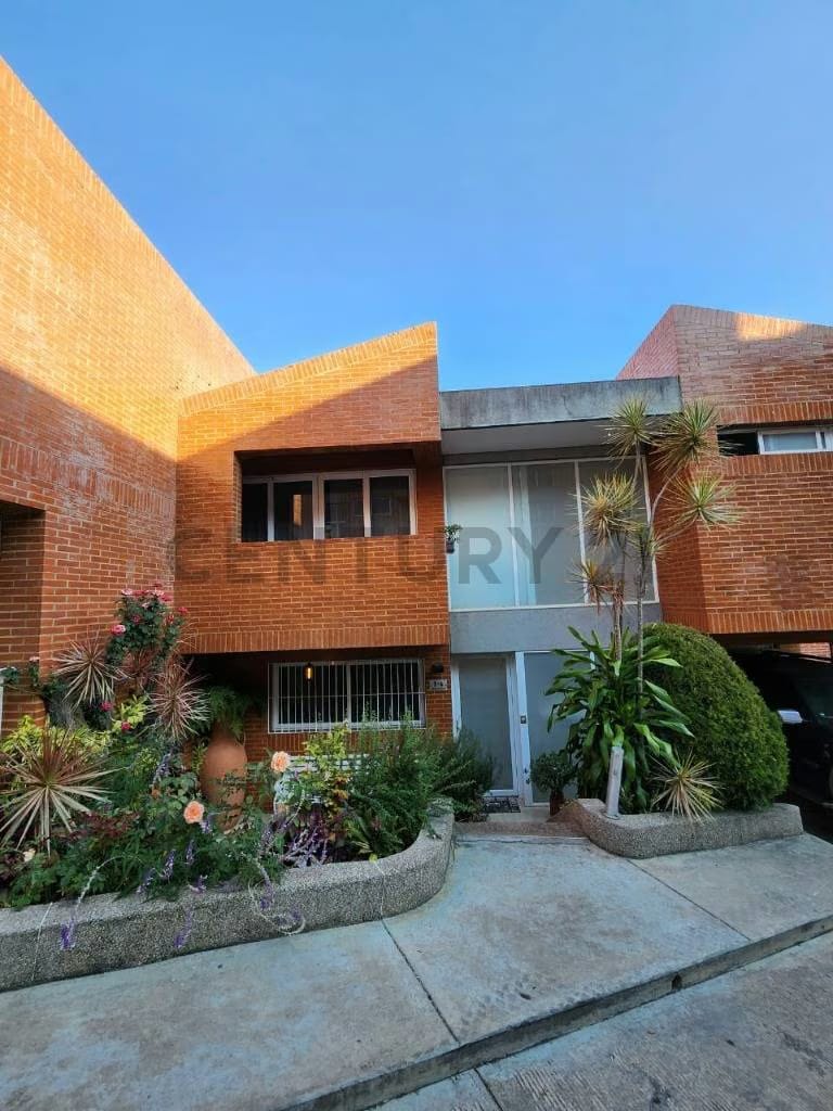 Townhouse, En Venta Ubicado En Villas De Loma Linda - 2