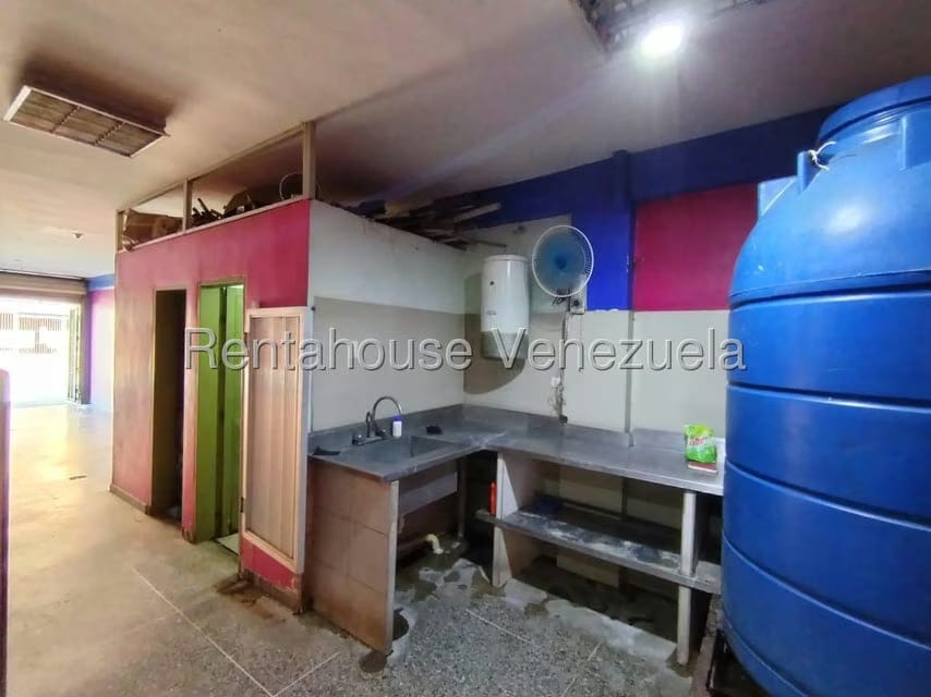 Comercial (Local Comercial) en Alquiler en Parroquia Catedral, Lara - 13