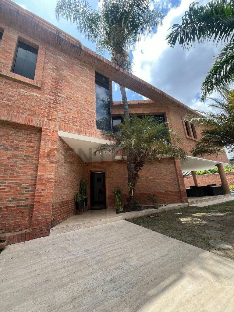Casa en Venta Prados del este Con piscina, calle cerrada TC