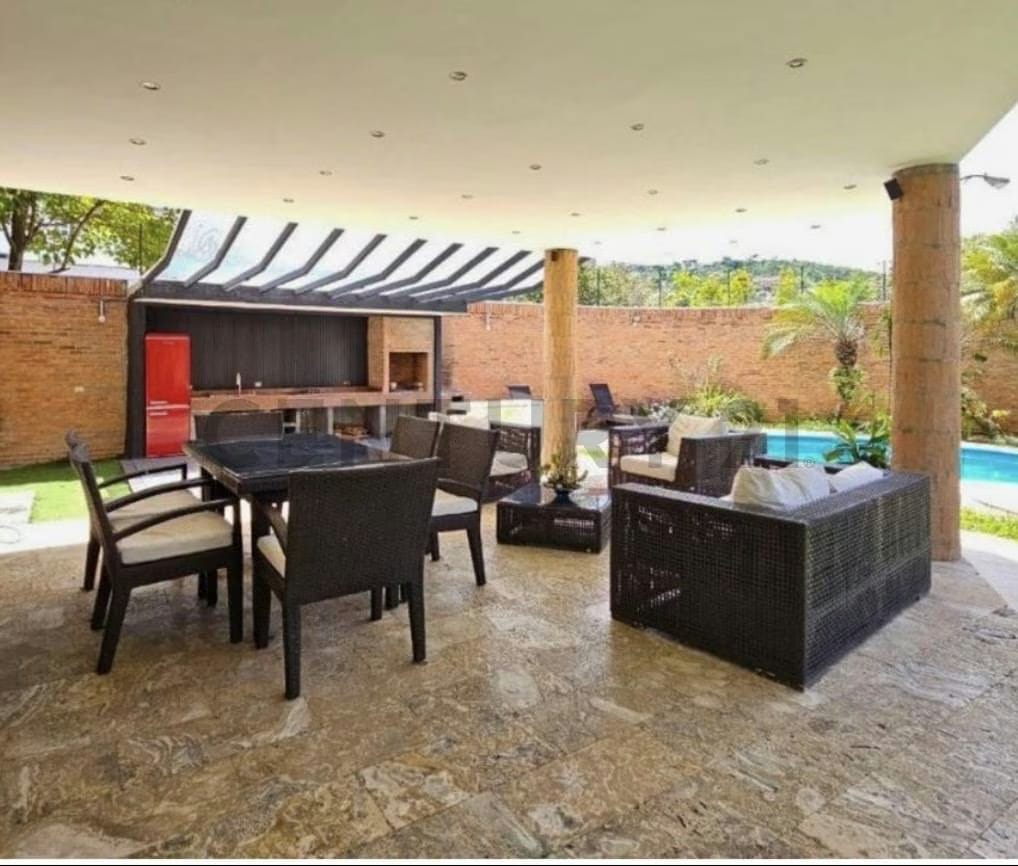 Casa en Venta Prados del este Con piscina, calle cerrada TC - 3